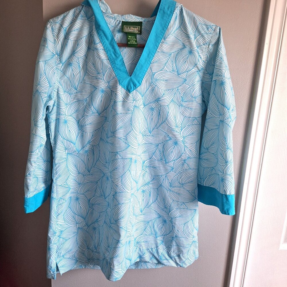 LL Bean Blue and White Hooded Lightweight Top